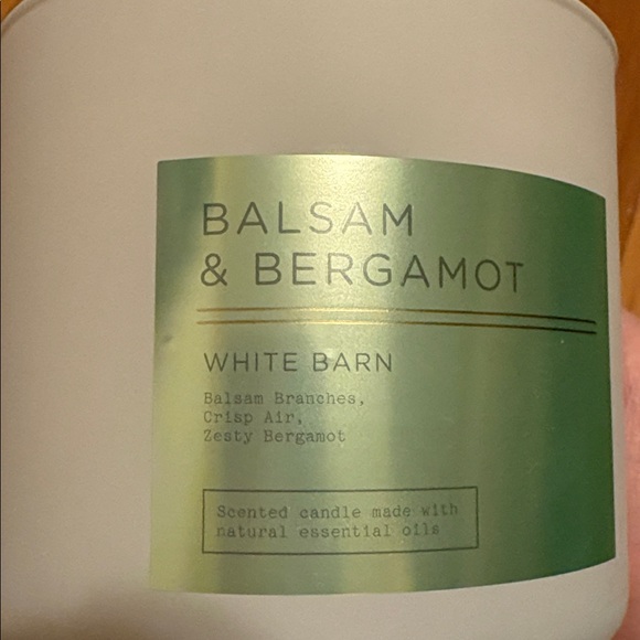 White Barn Balsam & Bergamot 3 wick candle - Picture 3 of 4